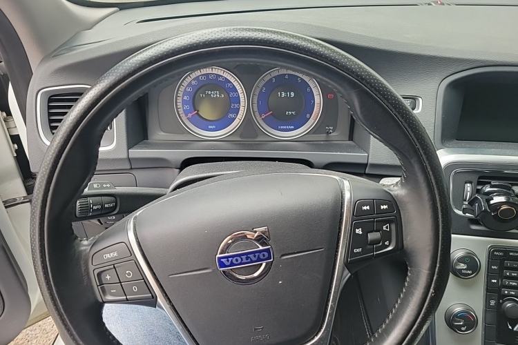 Used Volvo V60 2012 T6 AWD Sport Edition Steering Wheel