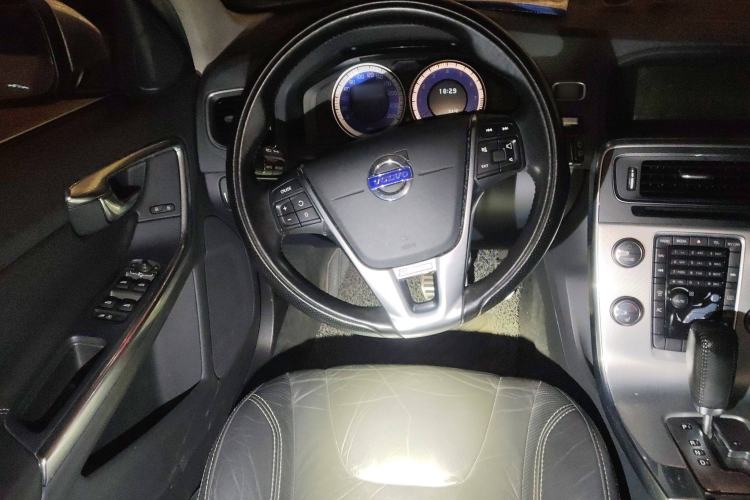 Used Volvo V60 2012 T6 AWD Sport Edition Steering Wheel