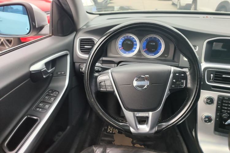 Used Volvo V60 2012 T6 AWD Sport Edition Steering Wheel