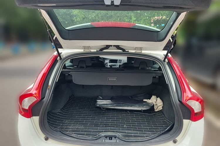 Used Volvo V60 2012 T6 AWD Sport Edition Trunk