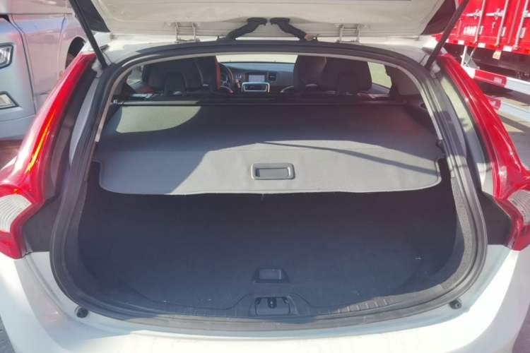 Used Volvo V60 2012 T6 AWD Sport Edition Trunk