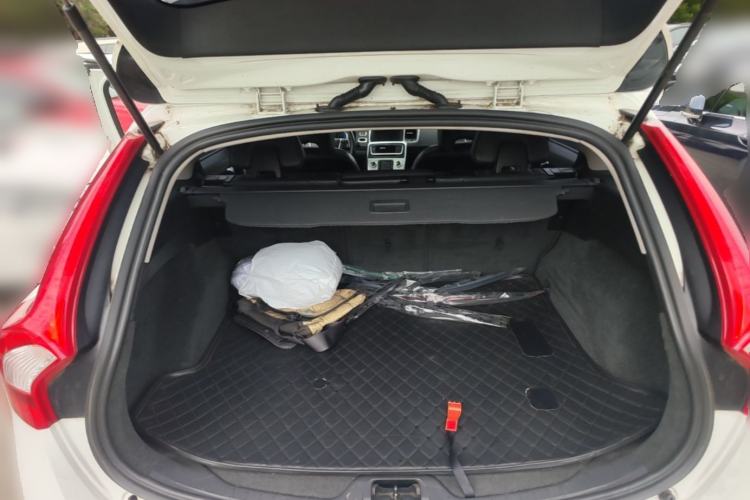 Used Volvo V60 2012 T6 AWD Sport Edition Trunk