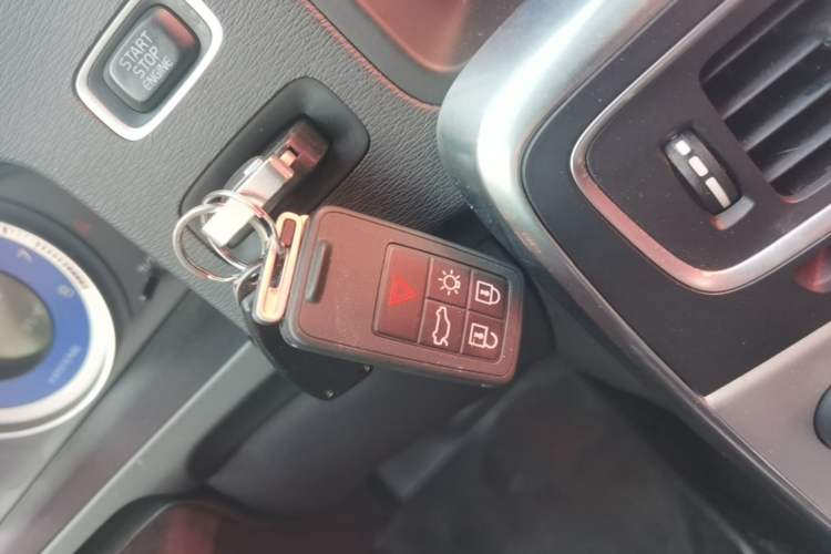 Used Volvo V60 2012 T6 AWD Sport Edition Vehicle Key