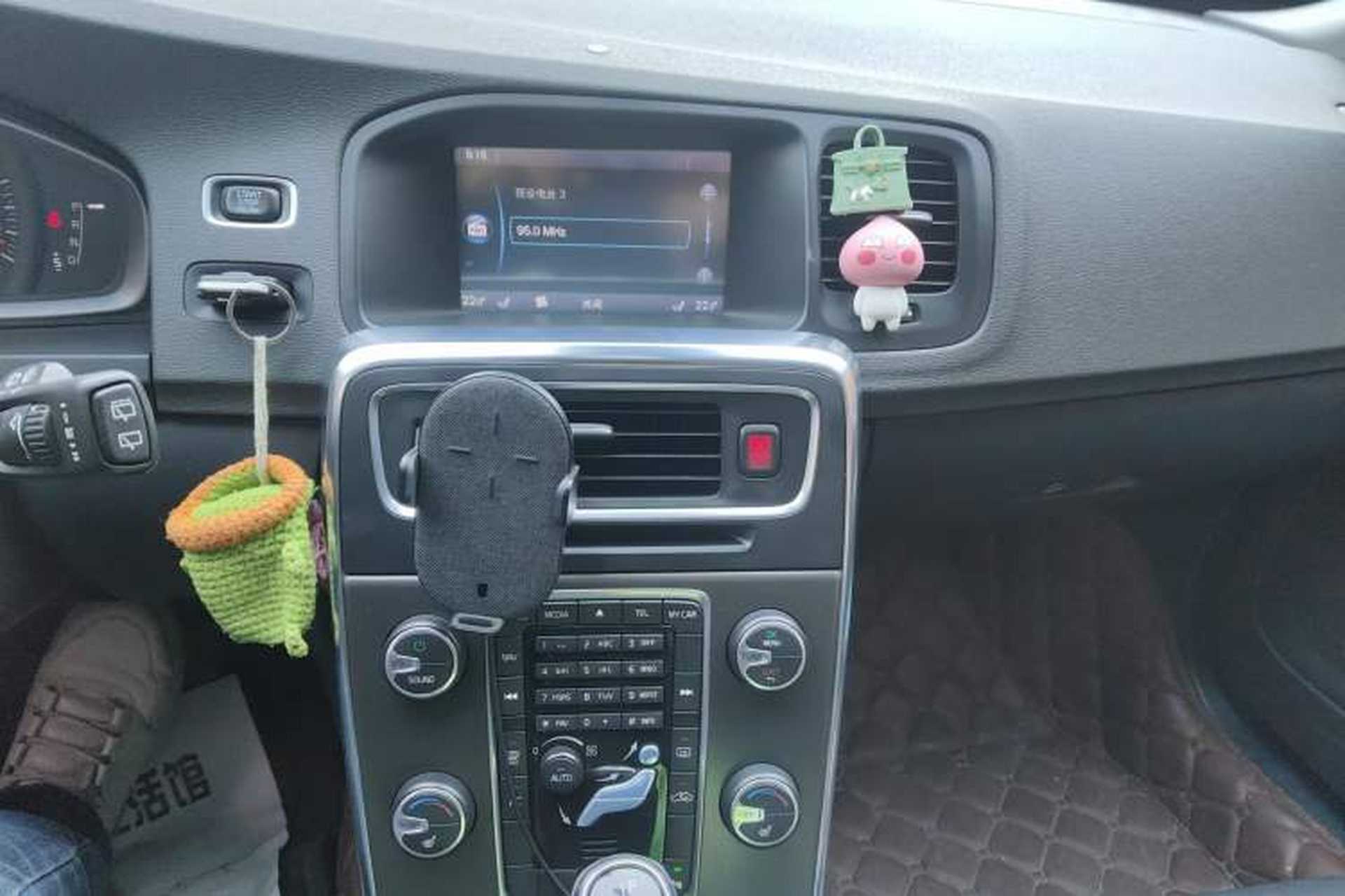 Used Volvo V60 2013 T5 Zhiya Edition Audio And AC Panel