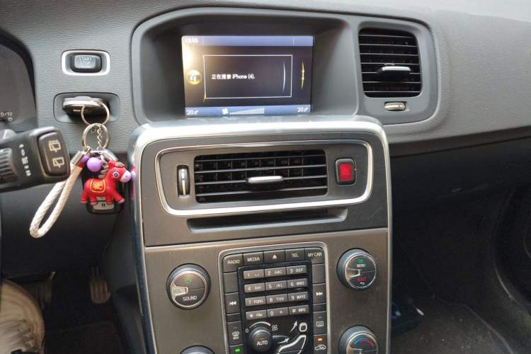 Used Volvo V60 2013 T5 Smart Edition Audio And AC Panel