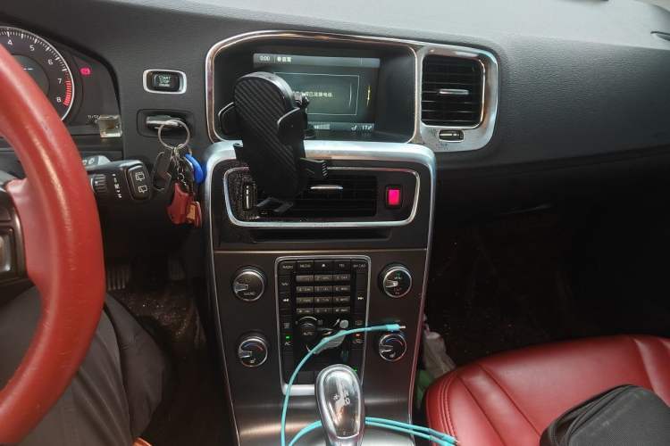 Used Volvo V60 2013 T5 Zhiya Edition Audio And AC Panel