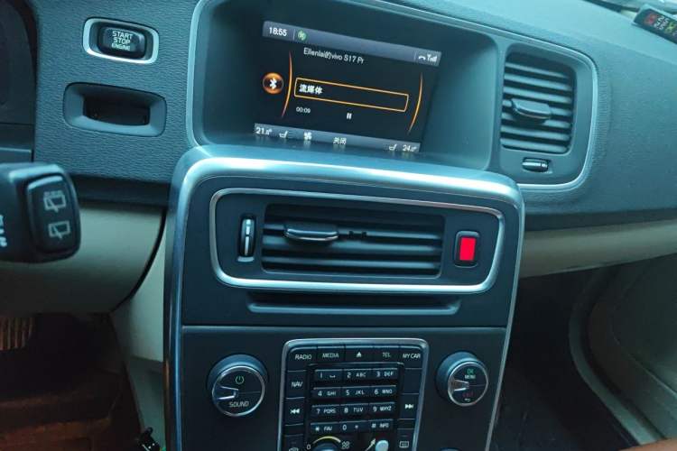 Used Volvo V60 2013 T5 Prestige Edition Audio And AC Panel