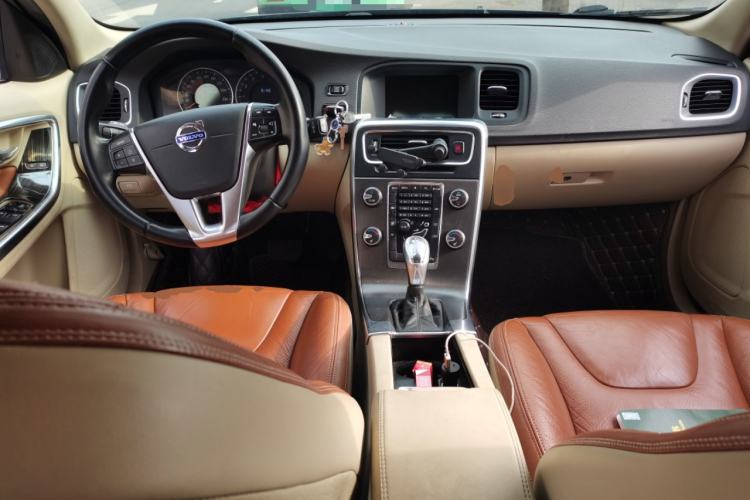 Used Volvo V60 2013 T5 Zhiya Edition Center Console