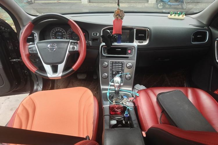 Used Volvo V60 2013 T5 Zhiya Edition Center Console