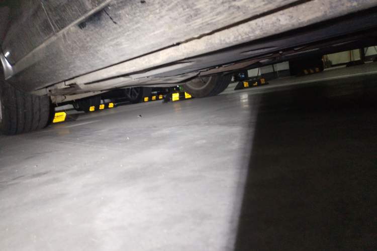 Used Volvo V60 2013 T5 Comfort Edition Chassis Front Right