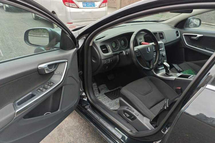 Used Volvo V60 2013 T5 Smart Edition Driver Seat