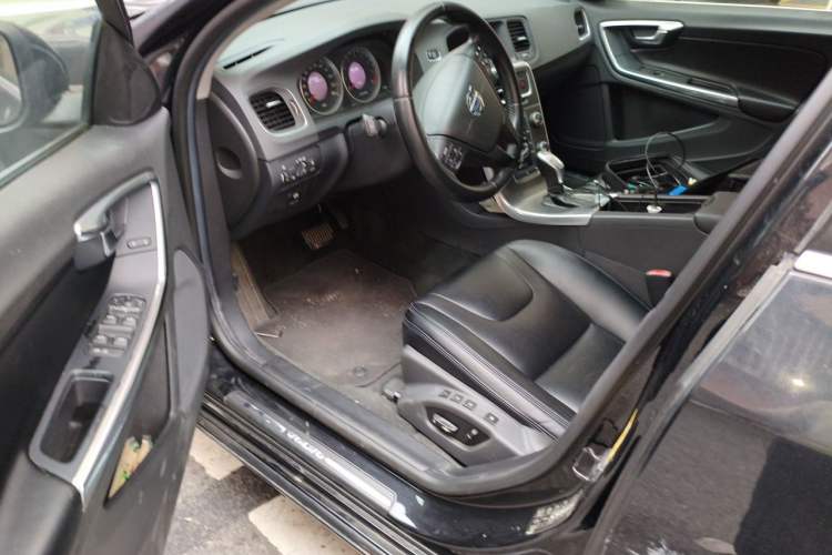Used Volvo V60 2013 T5 Smart Edition Driver Seat