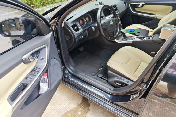Used Volvo V60 2013 T5 Smart Edition Driver Seat