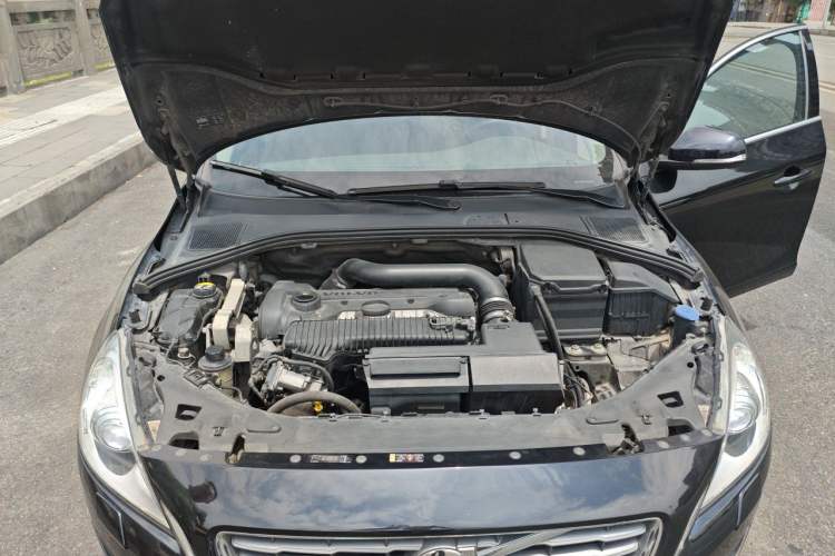 Used Volvo V60 2013 T5 Smart Edition Engine Bay