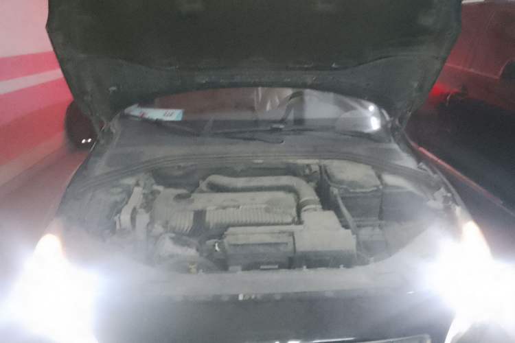 Used Volvo V60 2013 T5 Comfort Edition Engine Bay