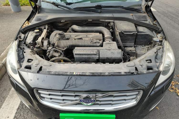 Used Volvo V60 2013 T5 Zhiya Edition Engine Bay