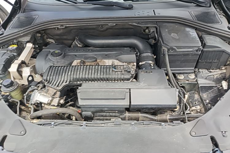 Used Volvo V60 2013 T5 Comfort Edition Engine Bay