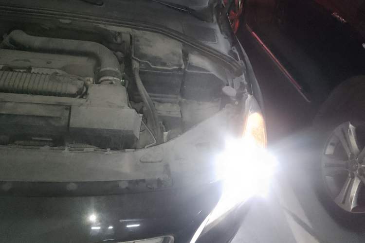 Used Volvo V60 2013 T5 Comfort Edition Engine Bay Left