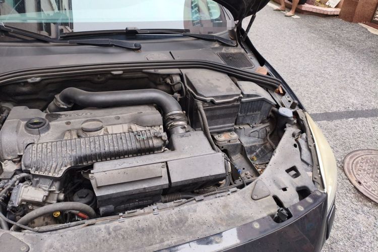 Used Volvo V60 2013 T5 Smart Edition Engine Bay Left