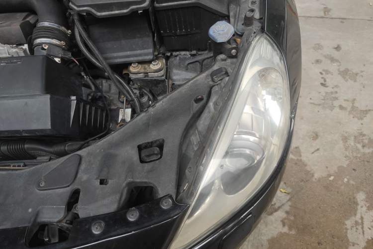 Used Volvo V60 2013 T5 Zhiya Edition Engine Bay Left