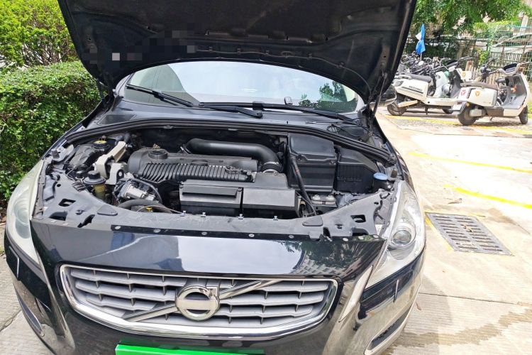 Used Volvo V60 2013 T5 Smart Edition Engine Bay Left