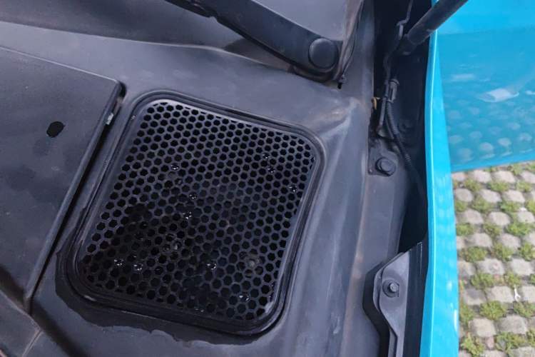 Used Volvo V60 2013 T5 Prestige Edition Engine Bay Left