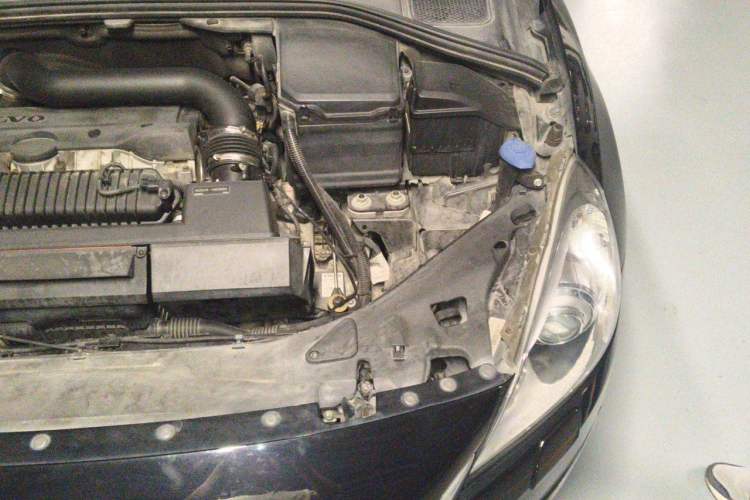 Used Volvo V60 2013 T5 Smart Edition Engine Bay Left