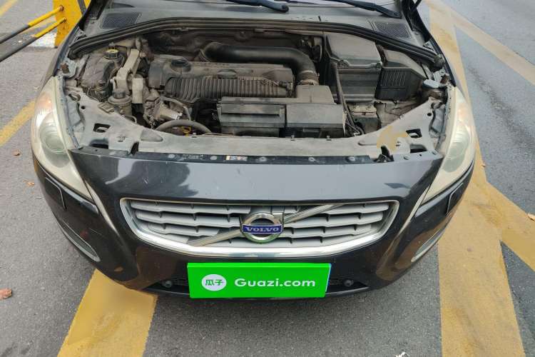 Used Volvo V60 2013 T5 Zhiya Edition Engine Bay