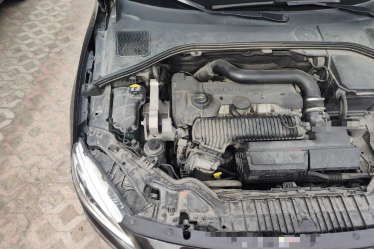 Used Volvo V60 2013 T5 Zhiya Edition Engine Bay Right
