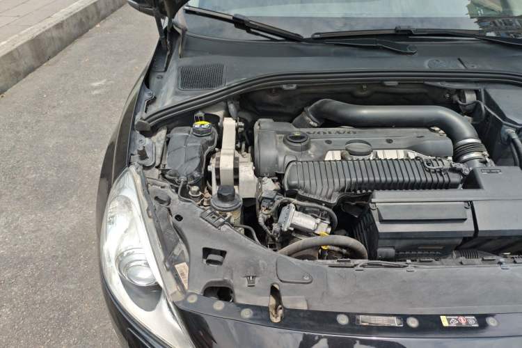 Used Volvo V60 2013 T5 Smart Edition Engine Bay Right