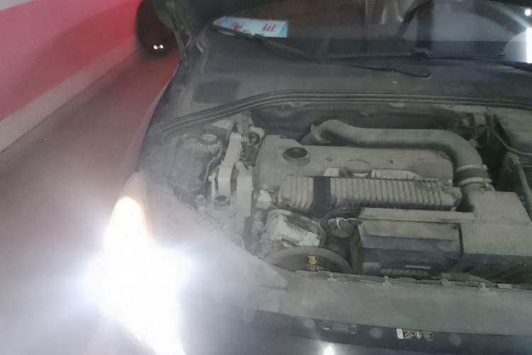 Used Volvo V60 2013 T5 Comfort Edition Engine Bay Right