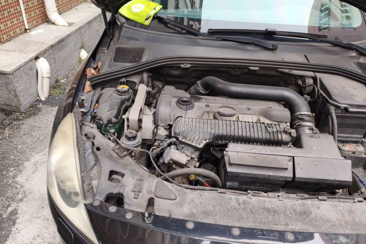 Used Volvo V60 2013 T5 Smart Edition Engine Bay Right