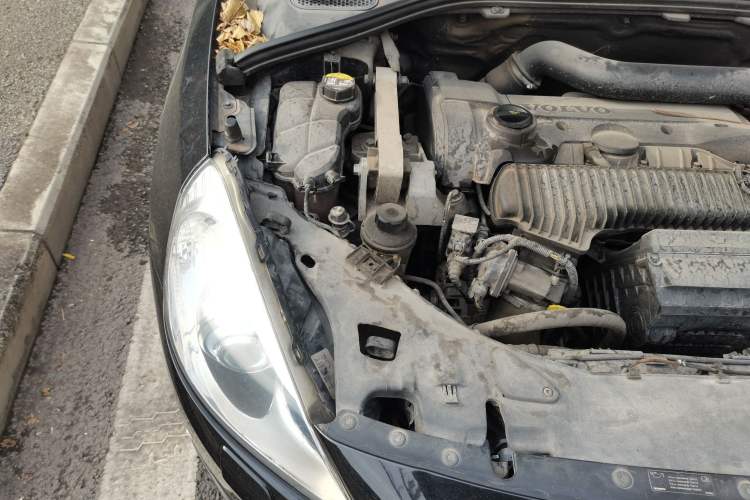 Used Volvo V60 2013 T5 Zhiya Edition Engine Bay Right