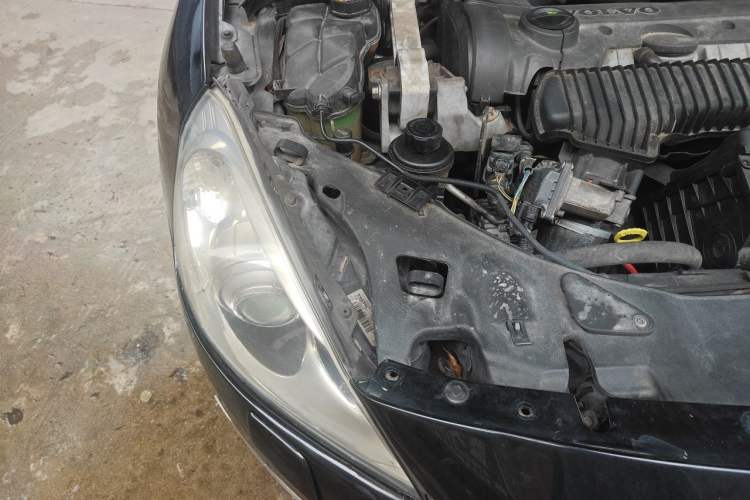 Used Volvo V60 2013 T5 Zhiya Edition Engine Bay Right