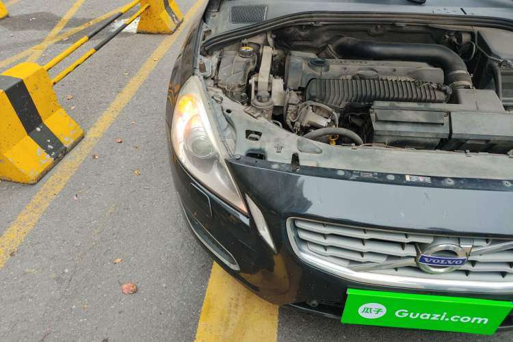 Used Volvo V60 2013 T5 Zhiya Edition Engine Bay Right