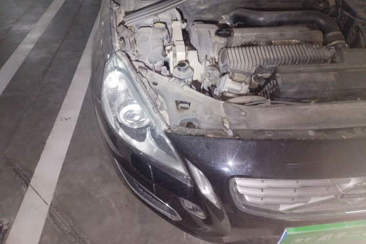 Used Volvo V60 2013 T5 Comfort Edition Engine Bay Right