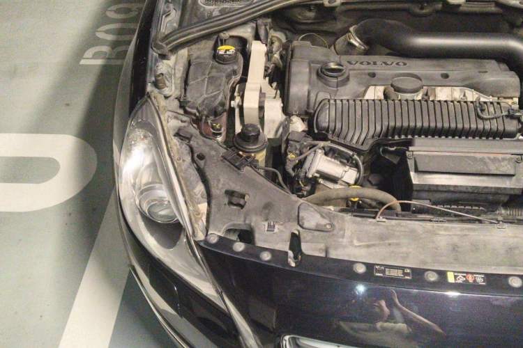 Used Volvo V60 2013 T5 Smart Edition Engine Bay Right
