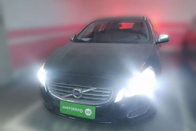 Used Volvo V60 2013 T5 Comfort Edition Front