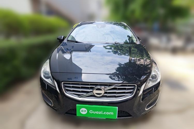 Used Volvo V60 2013 T5 Smart Edition Front