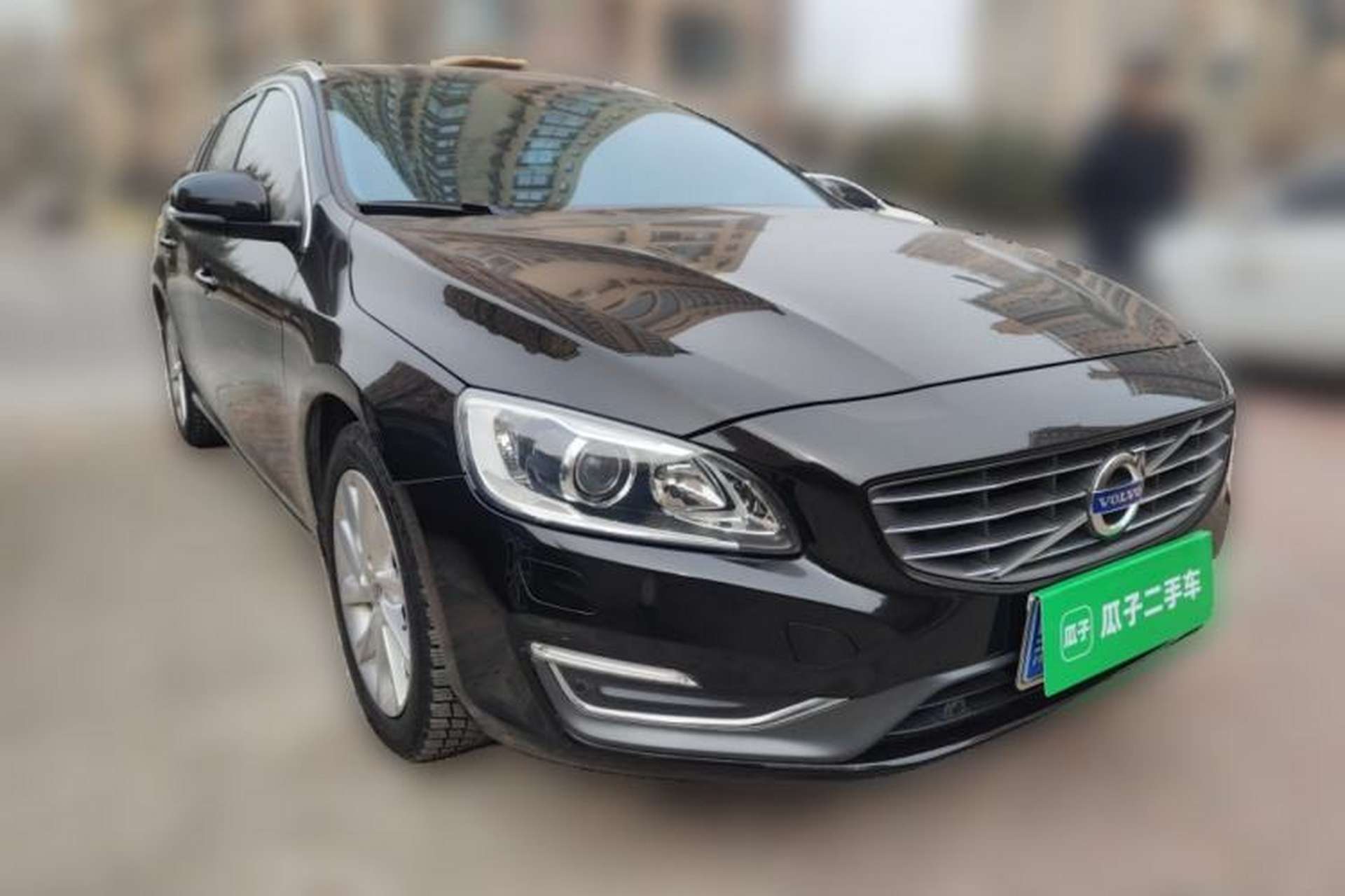 Used Volvo V60 2013 T5 Zhiya Edition Front Right 45 Deg