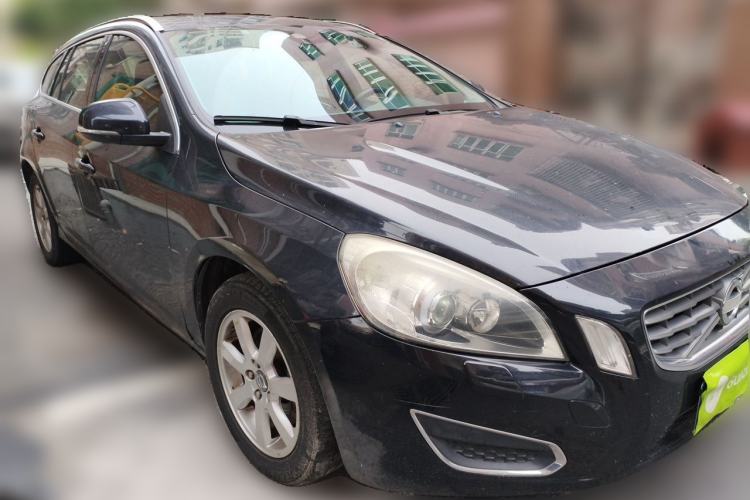 Used Volvo V60 2013 T5 Smart Edition Front Right 45 Deg