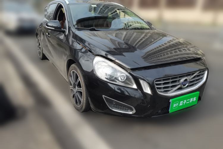 Used Volvo V60 2013 T5 Zhiya Edition Front Right 45 Deg