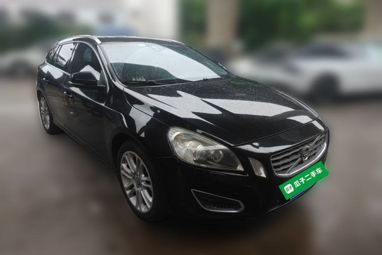 Used Volvo V60 2013 T5 Zhiya Edition Front Right 45 Deg