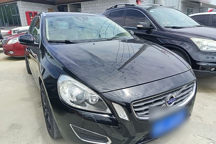 Used Volvo V60 2013 T5 Comfort Edition Front Right 45 Deg