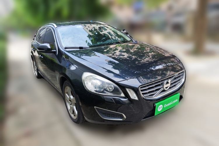 Used Volvo V60 2013 T5 Smart Edition Front Right 45 Deg