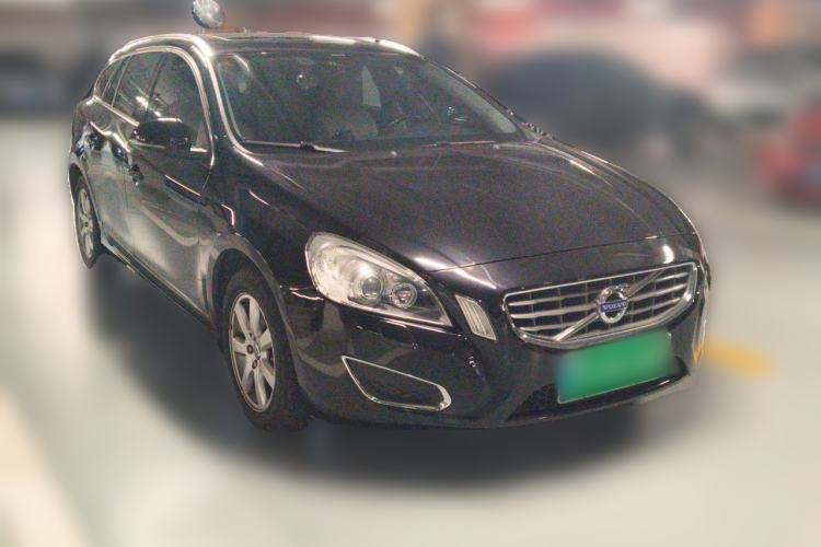 Used Volvo V60 2013 T5 Smart Edition Front Right 45 Deg
