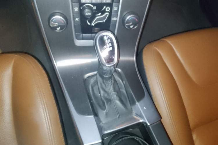 Used Volvo V60 2013 T5 Comfort Edition Gear Lever