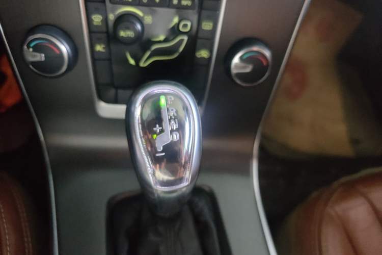 Used Volvo V60 2013 T5 Comfort Edition Gear Lever