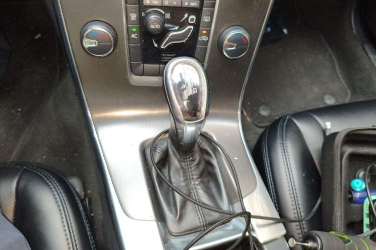 Used Volvo V60 2013 T5 Smart Edition Gear Lever