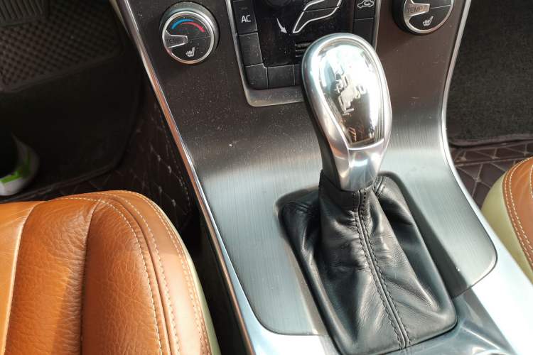 Used Volvo V60 2013 T5 Zhiya Edition Gear Lever